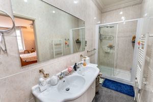 Photo 16- click for photo gallery